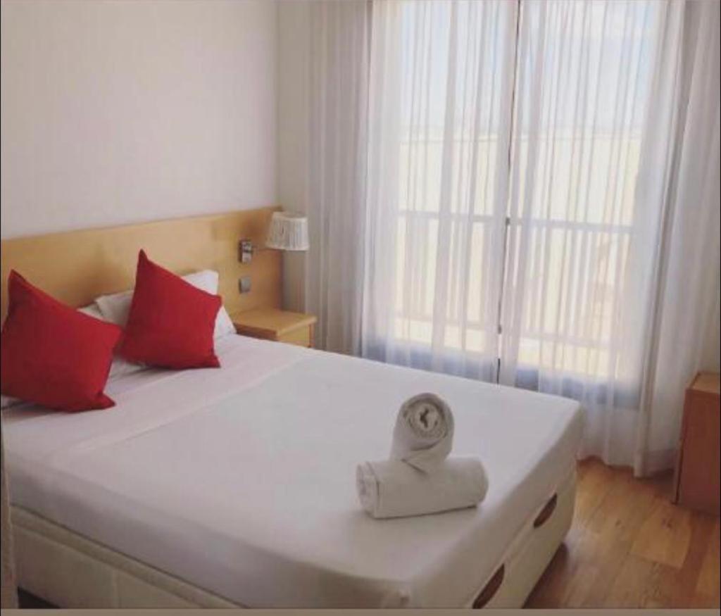 Suites Madrid Belfast 13 Ifema Airport Exterior foto